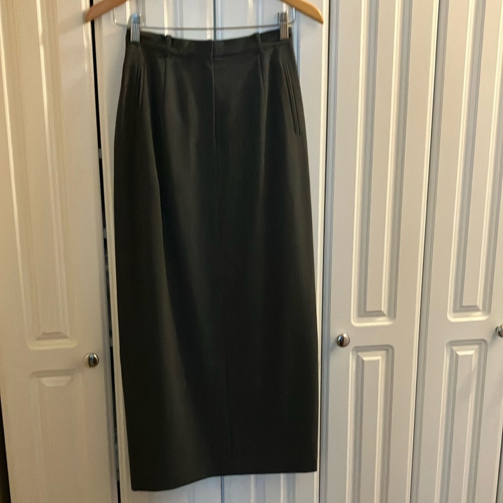 Elegant grey lined maxi skirt